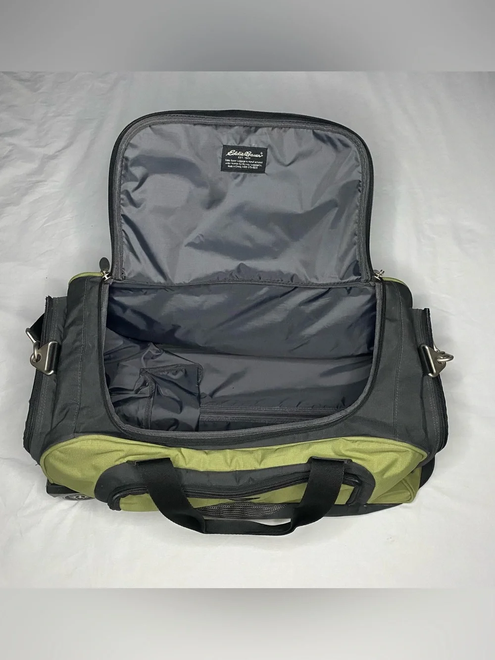 Eddie Bauer Expedition 22 Rolling Duffel Bag Upright Suitcase Travel Green